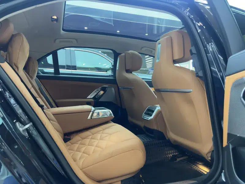 2023 BMW 7 Series 735Li M Sport Package — миниатюра 17