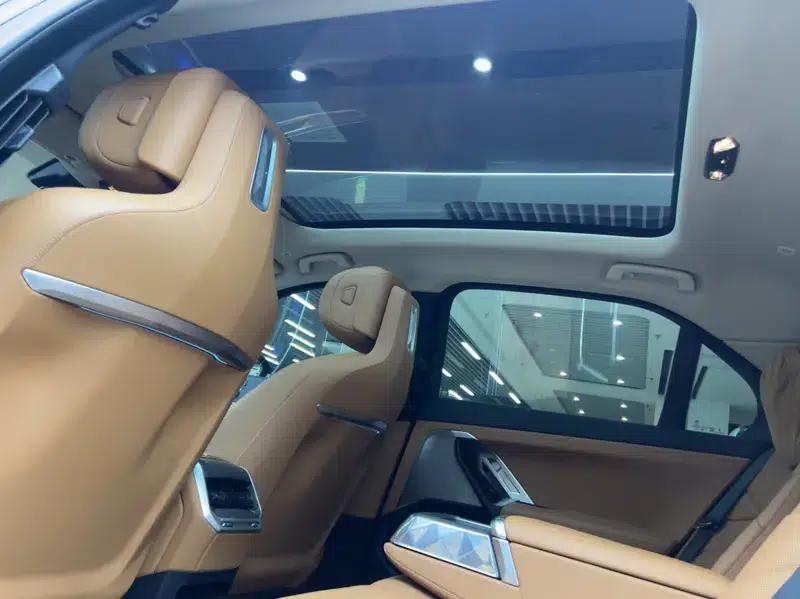 2023 BMW 7 Series 735Li M Sport Package — миниатюра 18