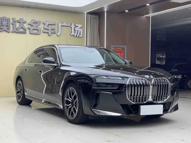 2023 BMW 7 Series 735Li M Sport Package — миниатюра 3