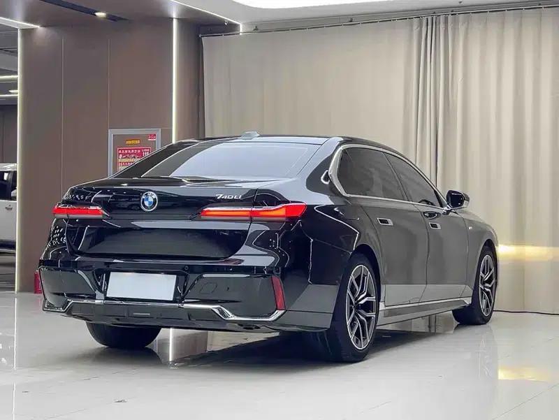2023 BMW 7 Series 735Li M Sport Package — миниатюра 6