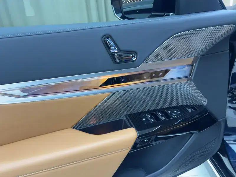 2023 BMW 7 Series 735Li M Sport Package — миниатюра 7