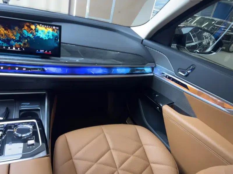 2023 BMW 7 Series 735Li M Sport Package — миниатюра 8