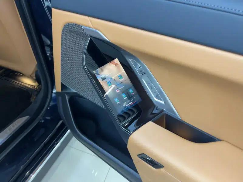 2023 BMW 7 Series 735Li M Sport Package — миниатюра 9