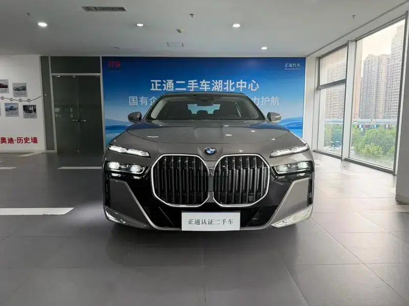 2023 BMW 7 Series 740Li Leading Edition M Sport Package — миниатюра 2