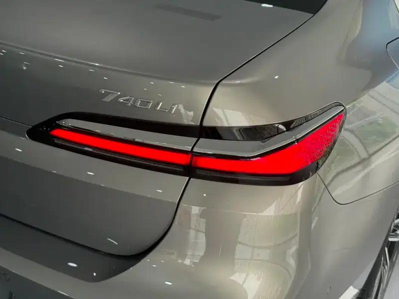 2023 BMW 7 Series 740Li Leading Edition M Sport Package — миниатюра 11