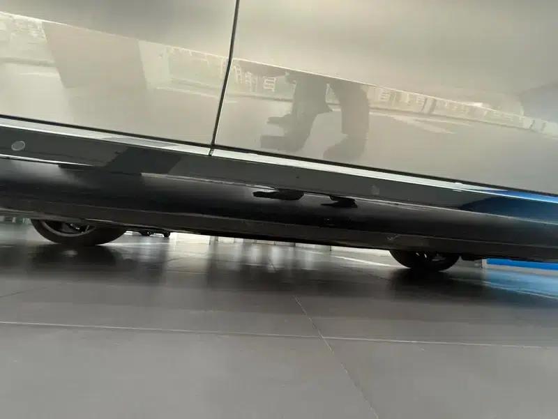 2023 BMW 7 Series 740Li Leading Edition M Sport Package — миниатюра 16