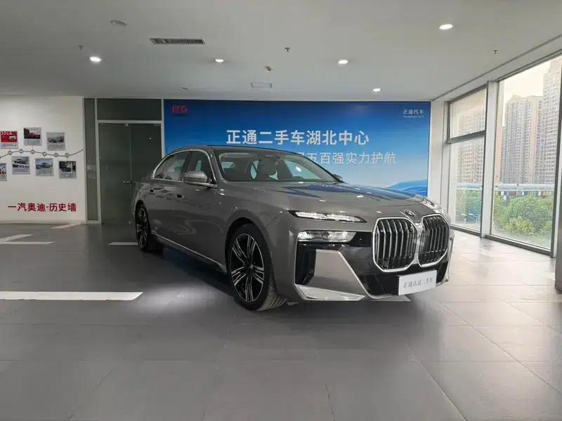 2023 BMW 7 Series 740Li Leading Edition M Sport Package — миниатюра 3