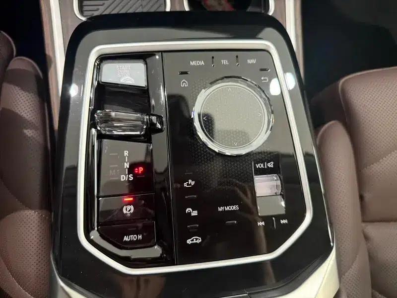 2023 BMW 7 Series 740Li Leading Edition M Sport Package — миниатюра 21