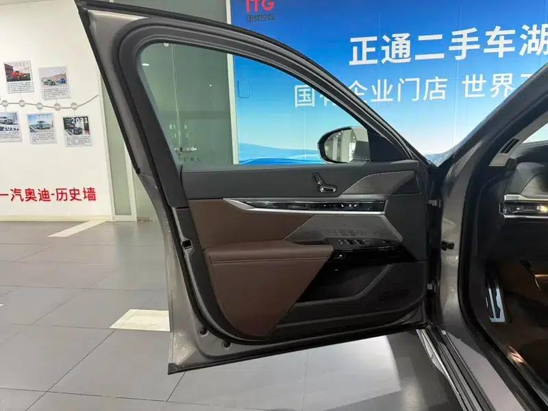 2023 BMW 7 Series 740Li Leading Edition M Sport Package — миниатюра 25