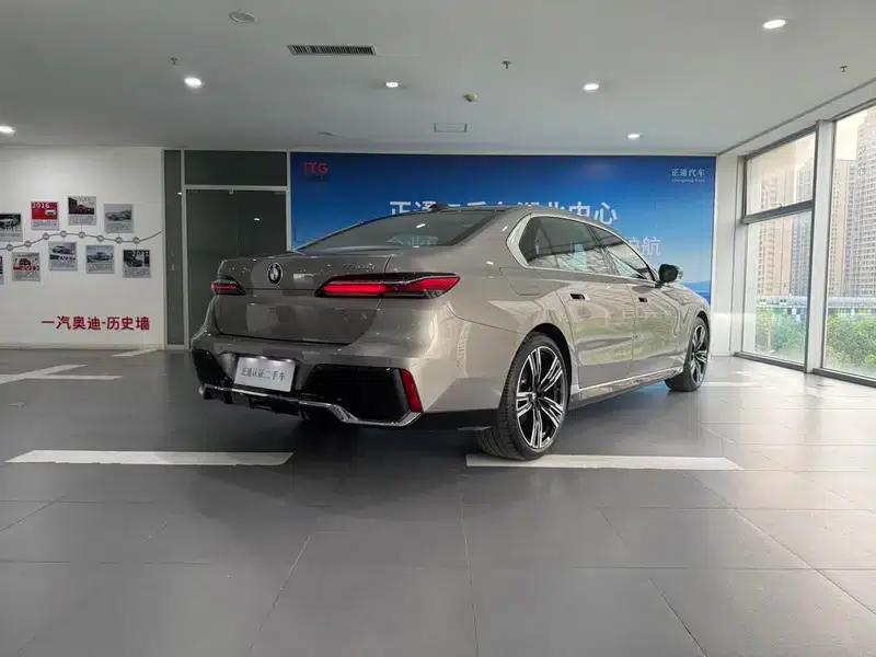 2023 BMW 7 Series 740Li Leading Edition M Sport Package — миниатюра 5