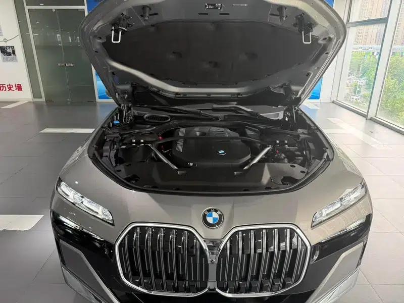2023 BMW 7 Series 740Li Leading Edition M Sport Package — миниатюра 8