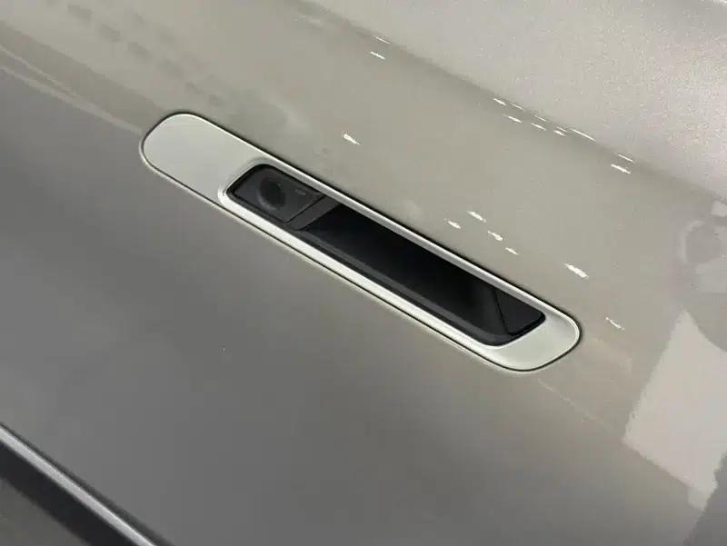 2023 BMW 7 Series 740Li Leading Edition M Sport Package — миниатюра 10