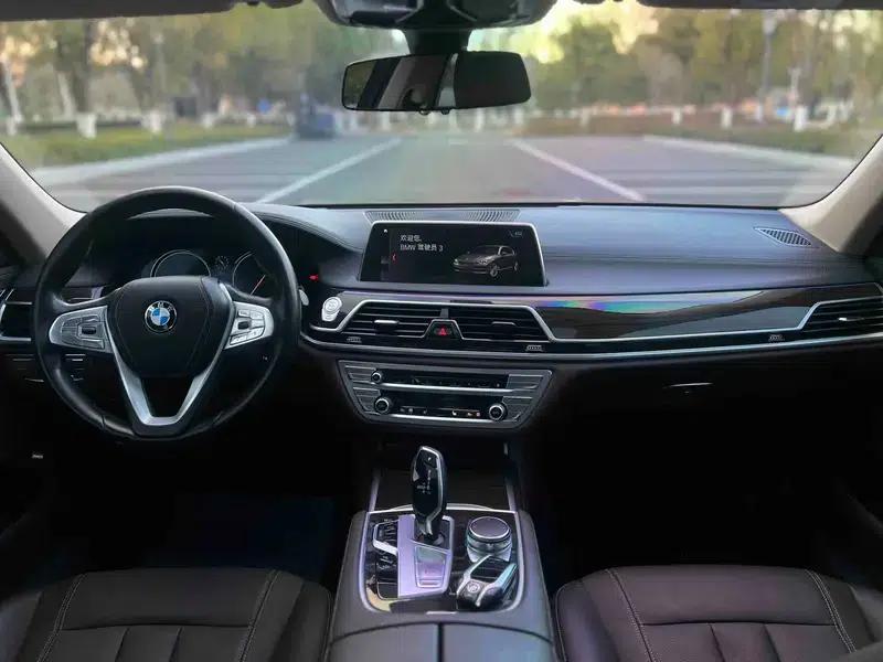 2017 BMW 7 Series 730Li Leading Edition — миниатюра 11