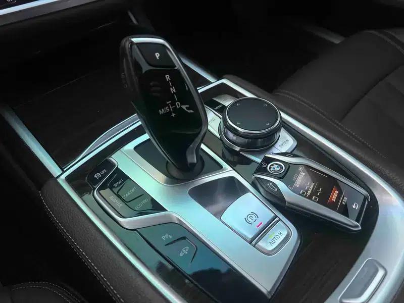 2017 BMW 7 Series 730Li Leading Edition — миниатюра 12
