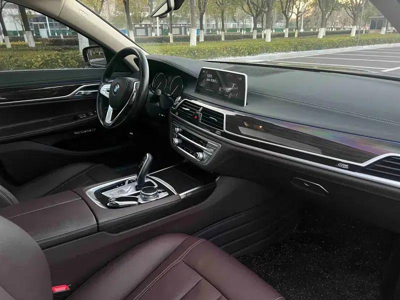 2017 BMW 7 Series 730Li Leading Edition — миниатюра 15