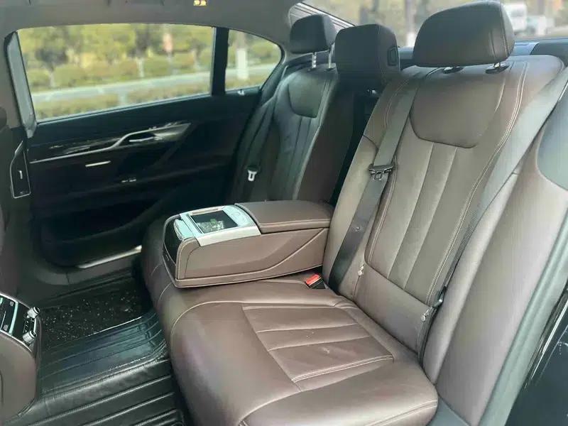 2017 BMW 7 Series 730Li Leading Edition — миниатюра 16