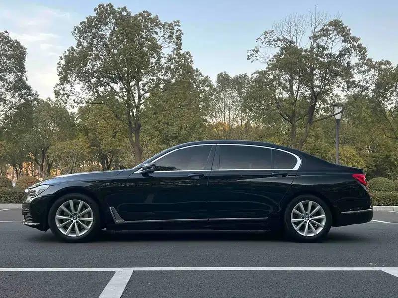 2017 BMW 7 Series 730Li Leading Edition — миниатюра 3