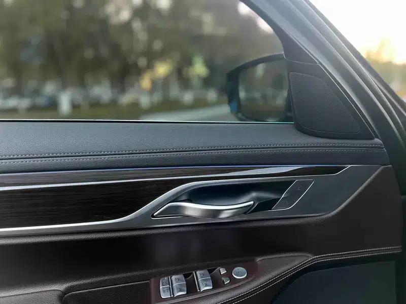 2017 BMW 7 Series 730Li Leading Edition — миниатюра 9