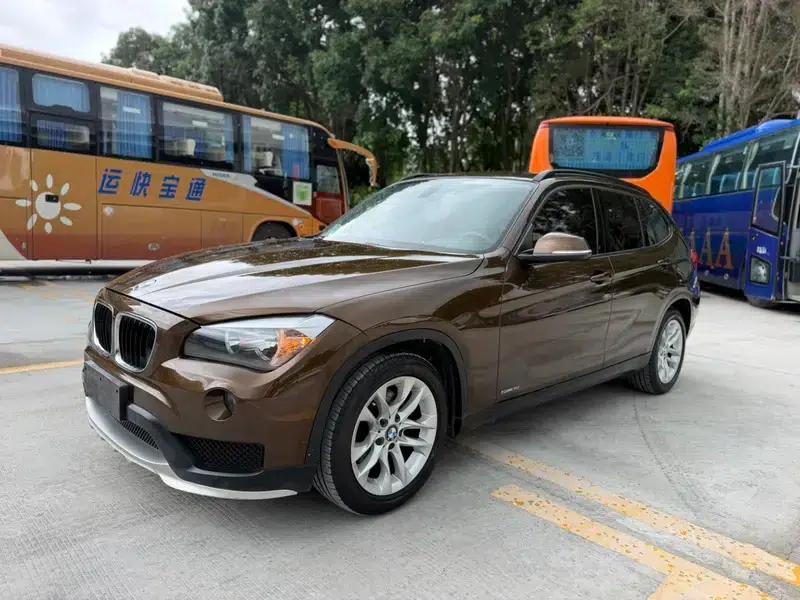 BMW X1 2015 sDrive18i Fashion Upgrade Edition — миниатюра 1
