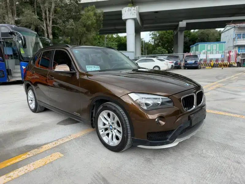 BMW X1 2015 sDrive18i Fashion Upgrade Edition — миниатюра 3