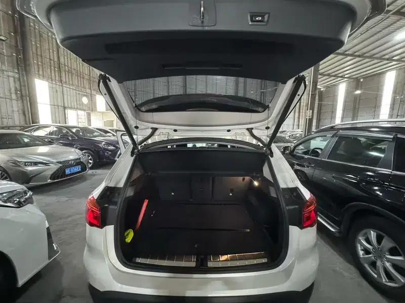 BMW X1 2019 sDrive18Li Fashion Edition — миниатюра 9