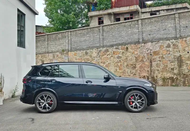 BMW X5 2023 xDrive30Li M Sport Shadow Edition — миниатюра 7