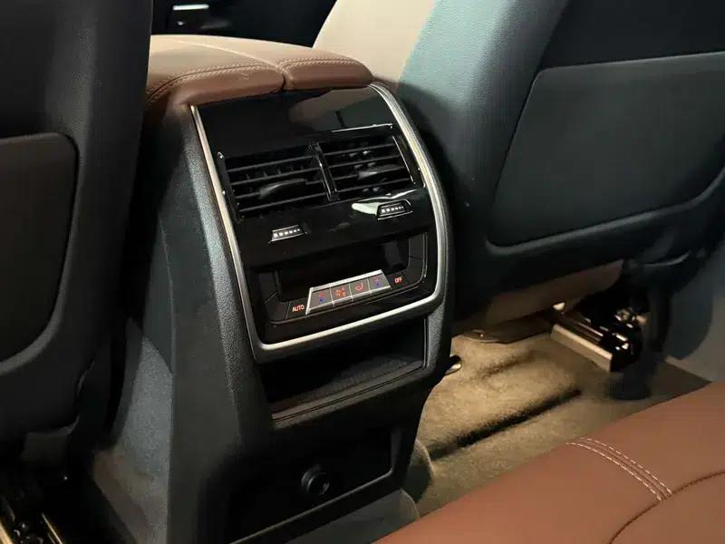 BMW X6 2023 xDrive40i Luxury M Sport Package — миниатюра 15