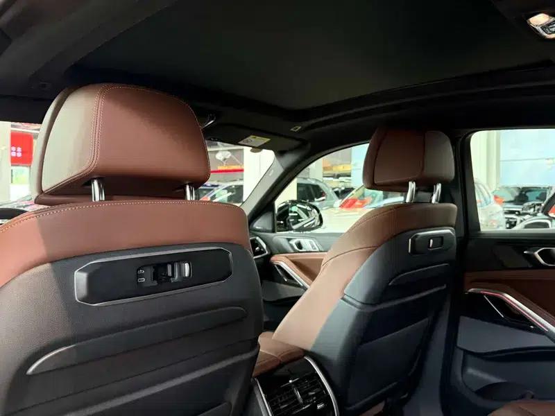 BMW X6 2023 xDrive40i Luxury M Sport Package — миниатюра 28