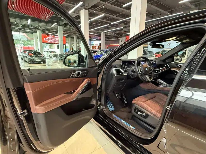 BMW X6 2023 xDrive40i Luxury M Sport Package — миниатюра 29