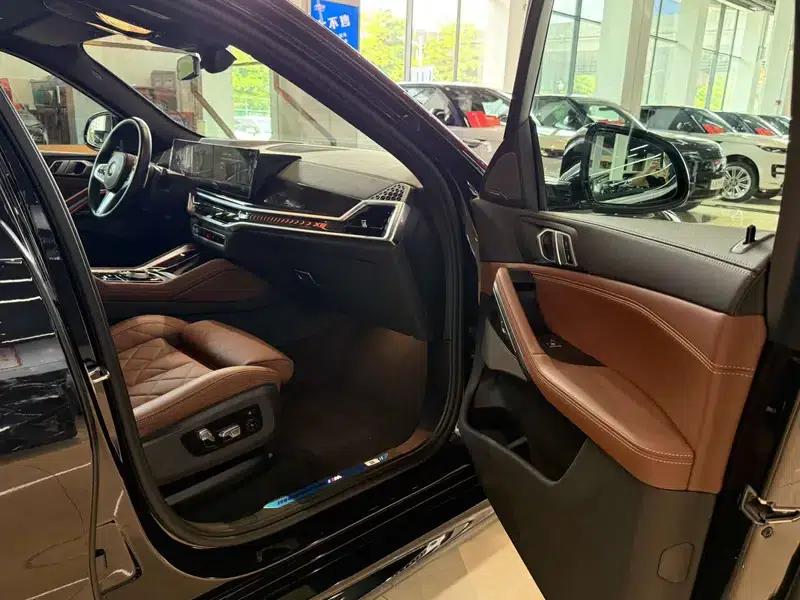 BMW X6 2023 xDrive40i Luxury M Sport Package — миниатюра 32
