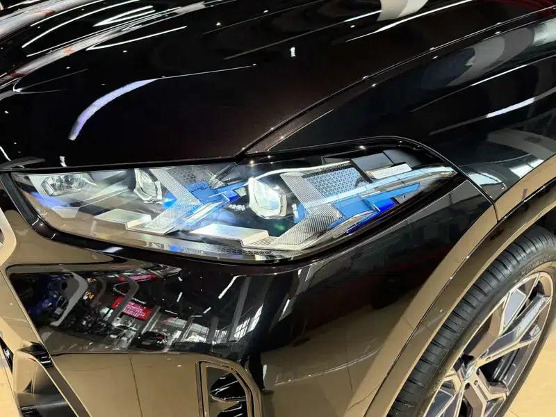 BMW X6 2023 xDrive40i Luxury M Sport Package — миниатюра 8