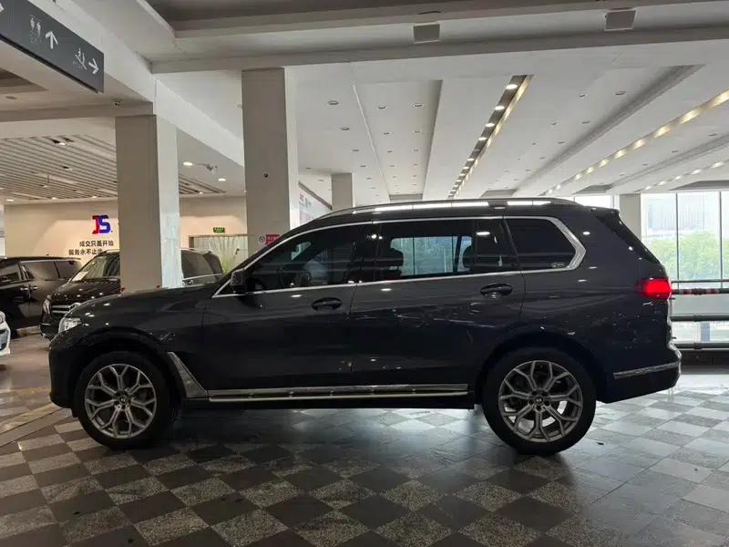 BMW X7 2020 xDrive40i Luxury Package — миниатюра 3