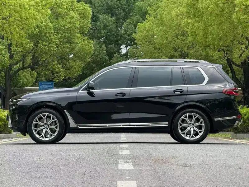 BMW X7 2023 xDrive40i Leading Luxury Package — миниатюра 3