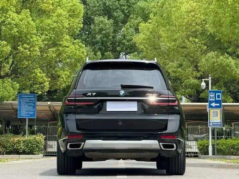 BMW X7 2023 xDrive40i Leading Luxury Package — миниатюра 4