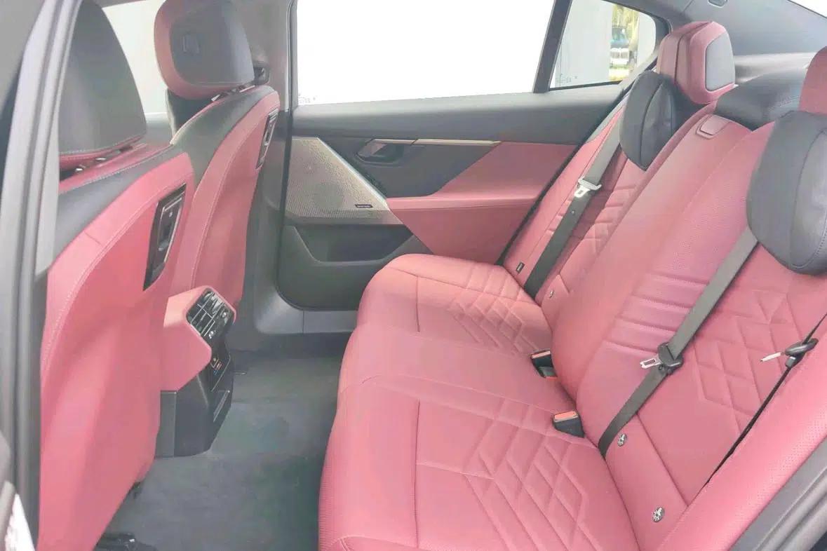 BMW i5 2025 eDrive40L M Sport Package — миниатюра 12