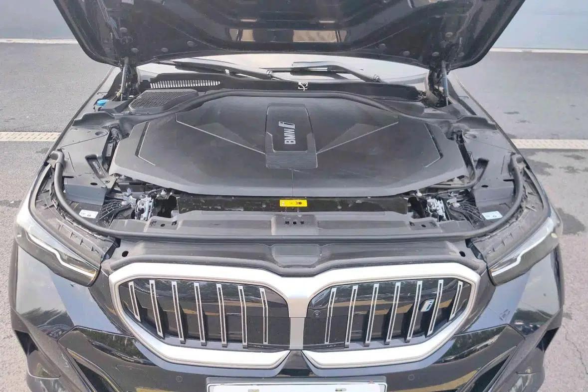 BMW i5 2025 eDrive40L M Sport Package — миниатюра 13