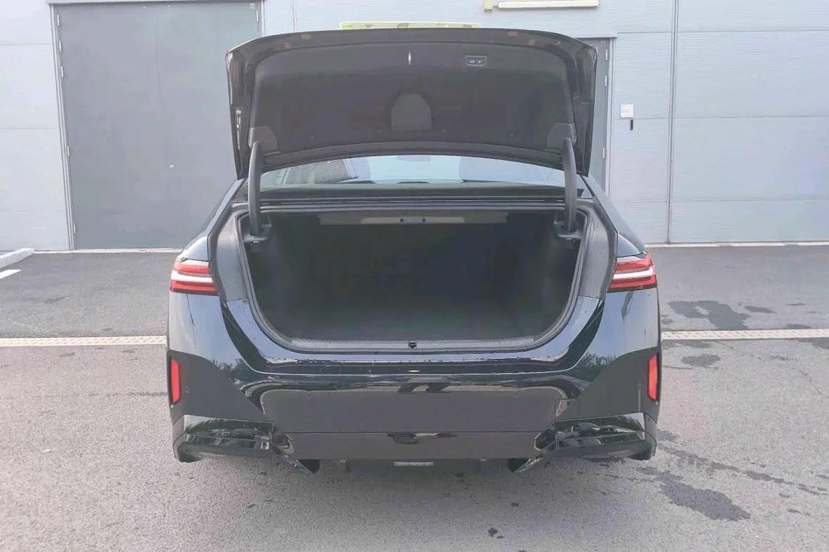 BMW i5 2025 eDrive40L M Sport Package — миниатюра 14