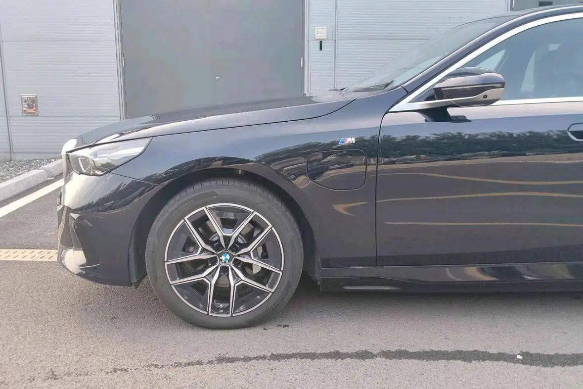 BMW i5 2025 eDrive40L M Sport Package — миниатюра 6
