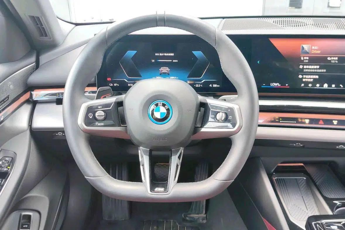 BMW i5 2025 eDrive40L M Sport Package — миниатюра 9