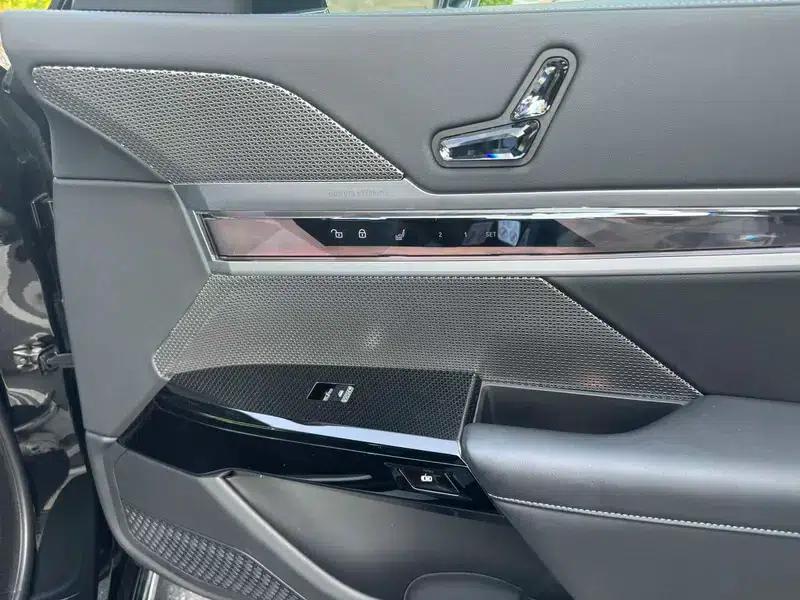 BMW i7 2023 eDrive50L Premium M Sport Package — миниатюра 7