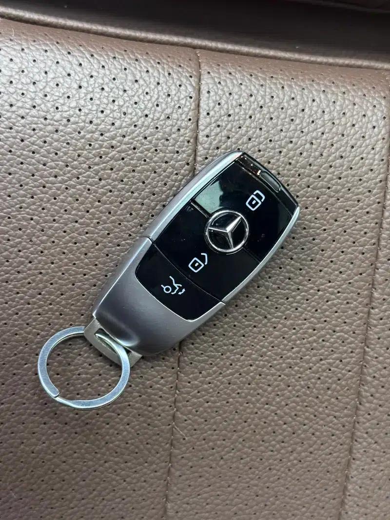 2023 Mercedes-Benz E-Class E 260 L Sedan — миниатюра 11