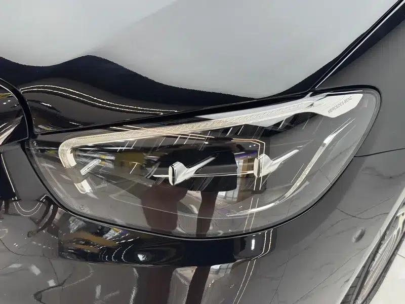 2023 Mercedes-Benz E-Class E 260 L Sedan — миниатюра 12