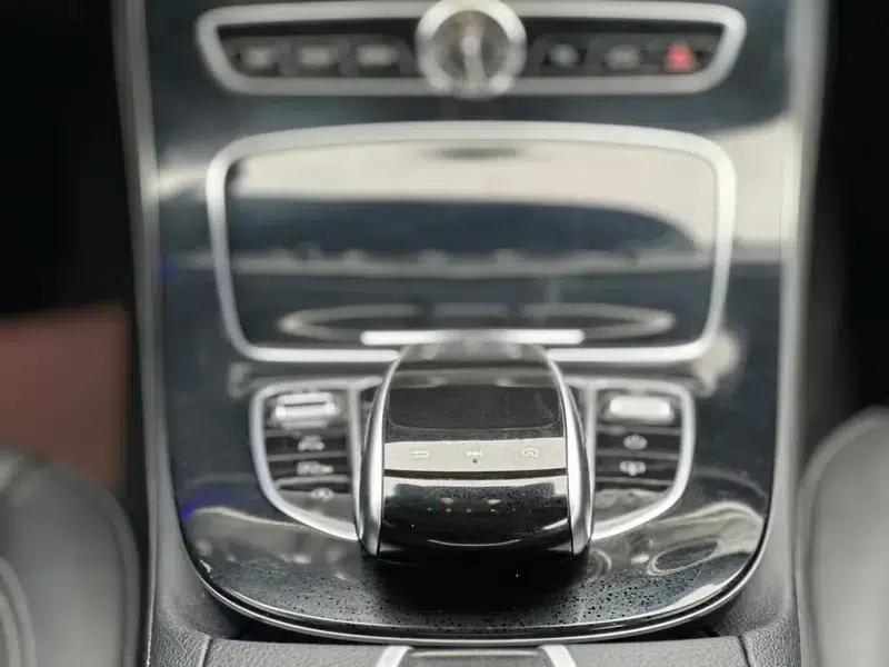 2017 Mercedes-Benz E-Class E 300 L Luxury — миниатюра 11