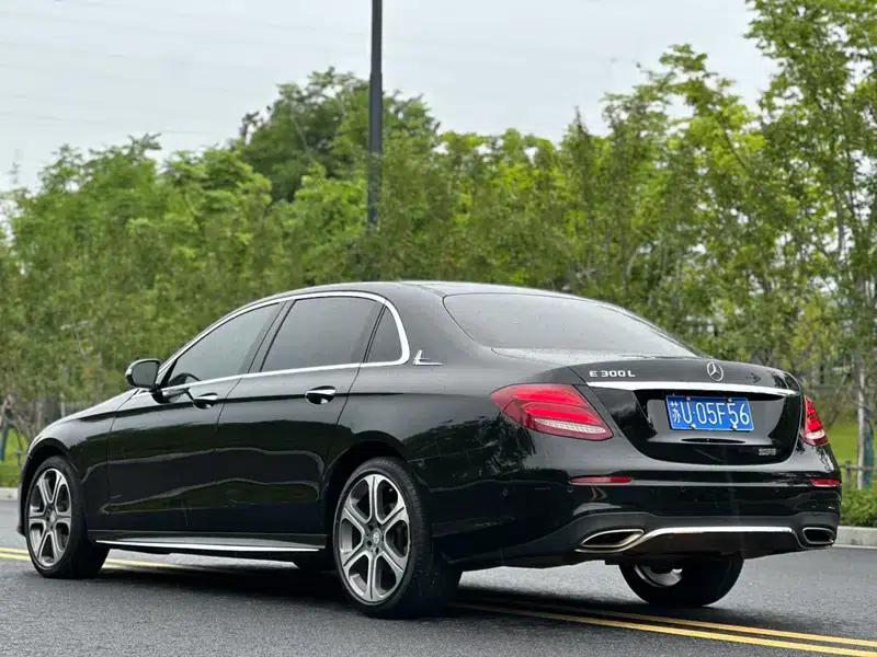 2017 Mercedes-Benz E-Class E 300 L Luxury — миниатюра 4