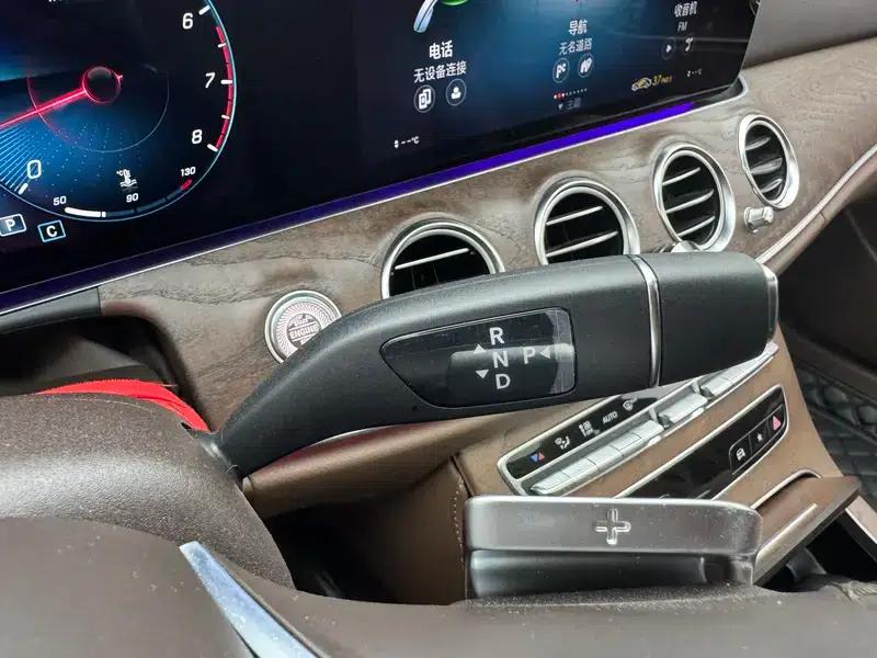 2023 Mercedes-Benz E-Class E 260 L Sedan — миниатюра 17