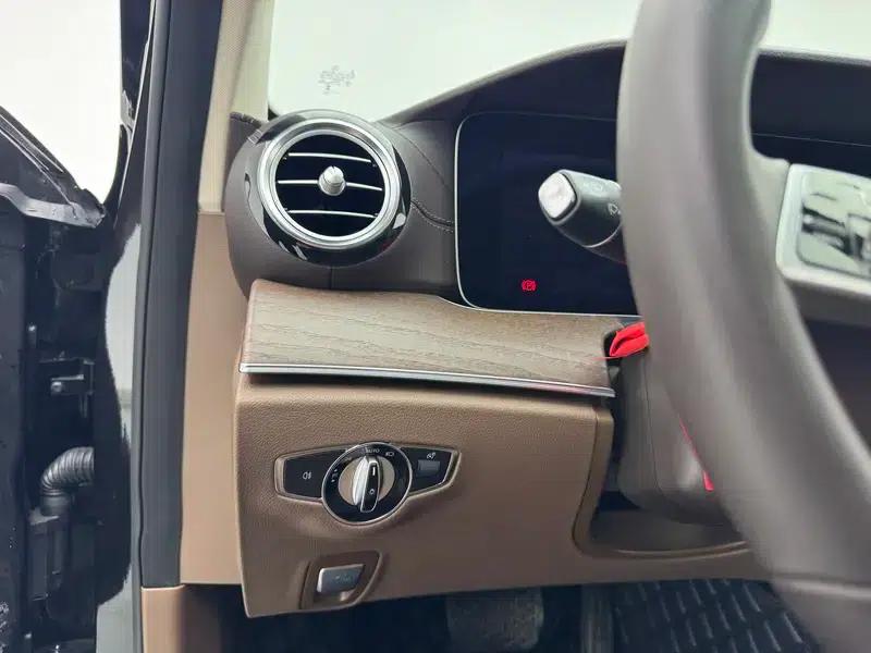 2023 Mercedes-Benz E-Class E 260 L Sedan — миниатюра 18