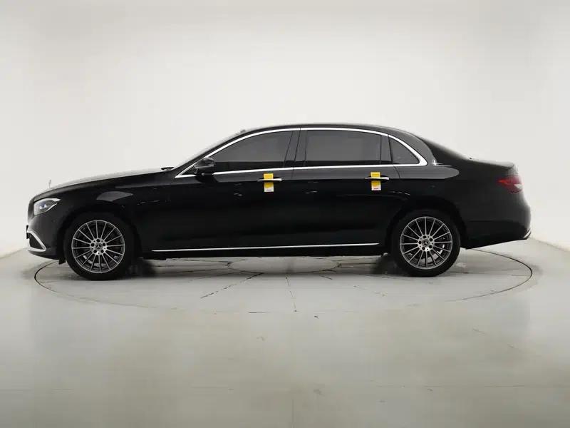 2023 Mercedes-Benz E-Class E 260 L Sedan — миниатюра 4
