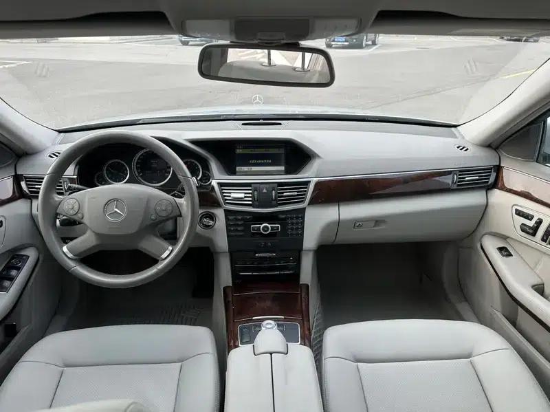 2012 Mercedes-Benz E-Class E 200 L CGI Elegance — миниатюра 17
