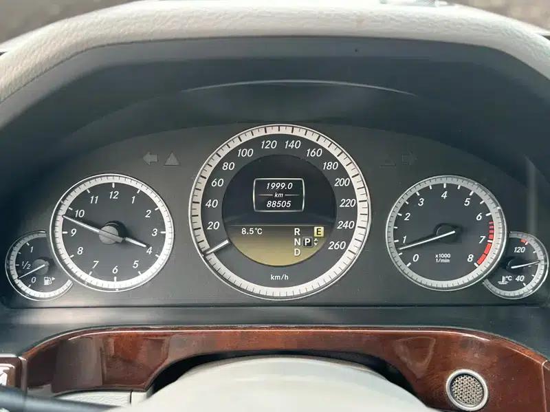 2012 Mercedes-Benz E-Class E 200 L CGI Elegance — миниатюра 18