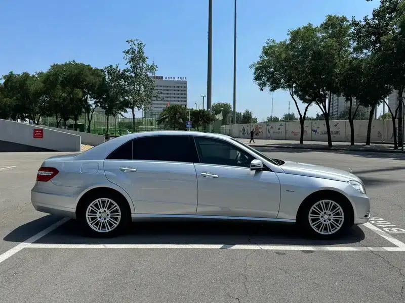 2012 Mercedes-Benz E-Class E 200 L CGI Elegance — миниатюра 8